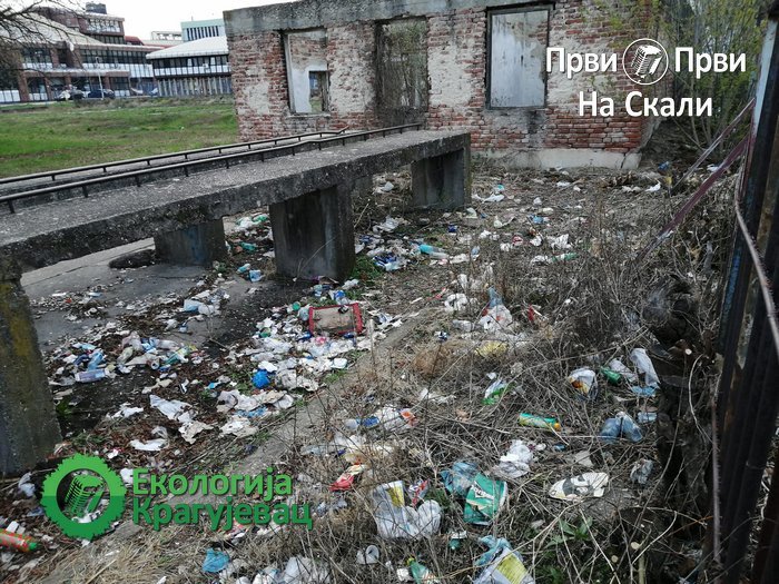 PRVI PRVI NA SKALI Ekologija Kragujevac Deponija u školskom dvorištu - pre i posle prijave građana 2