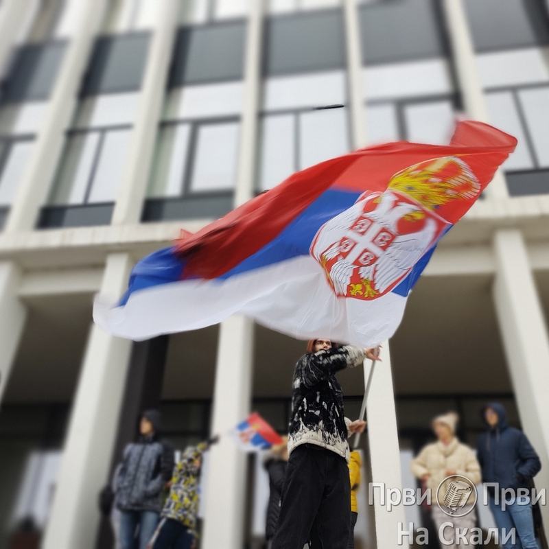 Dvostruki protest u Kragujevcu - od bivseg Suda do Palate pravde i od Skupstine do RTK 8