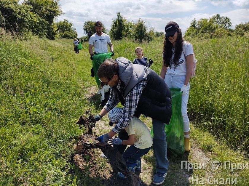 PRVI PRVI NA SKALI Zavrni rukave do sada najveca 399 lokacija 11.700 ucesnika 20.300 dzakova Kragujevac 8 lokacija 6