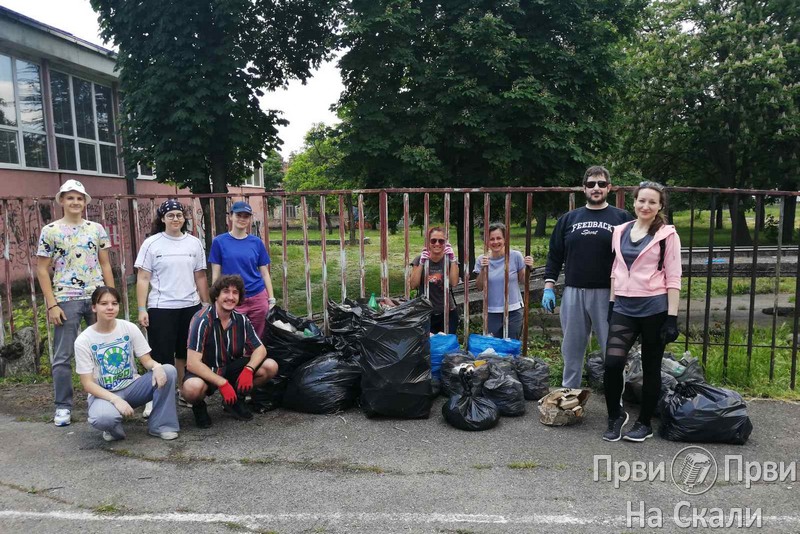 PRVI PRVI NA SKALI Zavrni rukave do sada najveca 399 lokacija 11.700 ucesnika 20.300 dzakova Kragujevac 8 lokacija 8