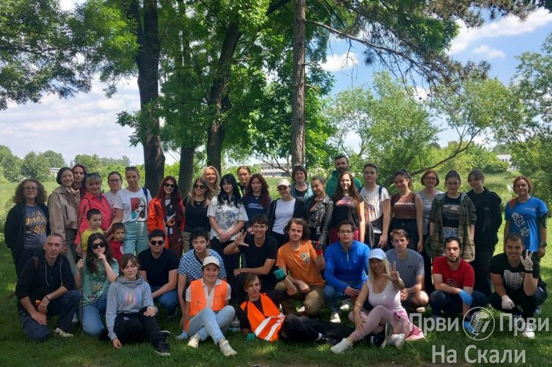 PRVI PRVI NA SKALI Zavrni rukave do sada najveca 399 lokacija 11.700 ucesnika 20.300 dzakova Kragujevac 8 lokacija 9