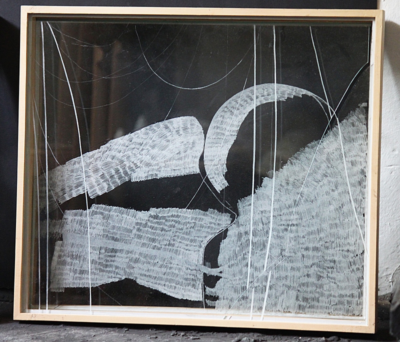 Ana Piljić Mitrović, bez naziva, dva preklopljena crteža na staklu, 52x49cm, 2015.